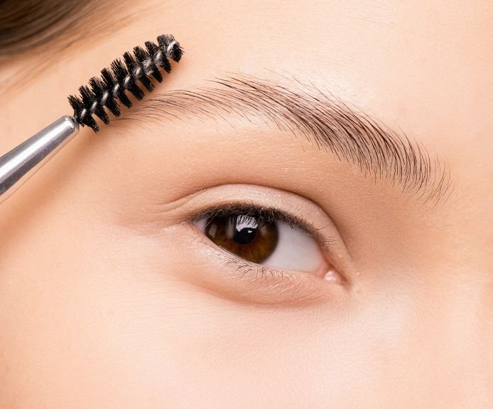 8 Tips Makeup Kantoran Agar Tidak Menor_womanindonesia.co.id