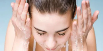 4 Manfaat Cuci Muka di Malam Hari Sebelum Tidur_womanindonesia.co.id