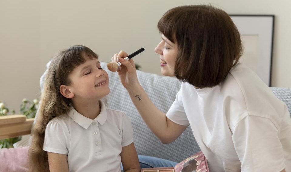 Kapan Kenalkan Make Up Pada Anak?_womanindonesia.co.id