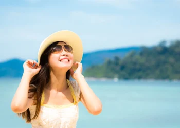 5 Rekomendasi Makeup untuk Berlibur Ke Pantai_womanindonesia.co.id