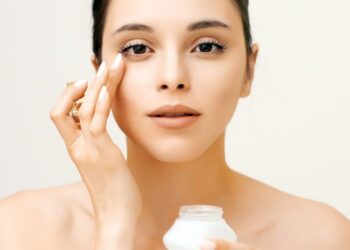 4 Tips Menjaga Kulit Wajah Terlihat Sehat dan Awet Muda_womanindonesia.co.id