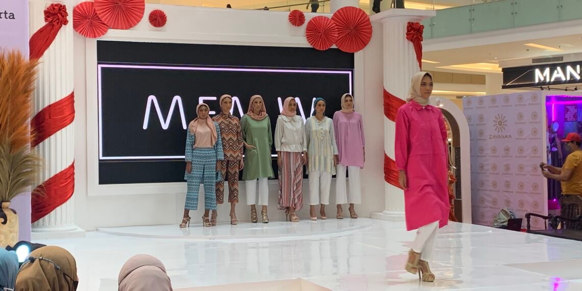 Beberapa Koleksi Baju Ready To Wear dalam Fashion Show di Event Relief Indonesia Festival