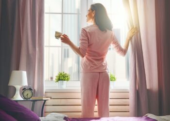 6 Cara Meningkatkan Energi di Pagi Hari Agar Tetap Segar Seharian 17 Ilustrasi : Pagi hari yang penuh energi - Canva