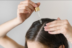 7 Cara Kembalikan Rambut Rusak Jadi Sehat 4 Pentingkah Pakai Serum Rambut?_womanindonesia.co.id