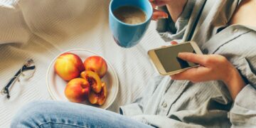 Ilustrasi Meniikmatai Waktu Luang (Canva)