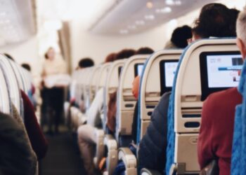 Hari Penerbangan Nasional 2022: 8 Benda yang Dilarang Dibawa di Pesawat_womanindonesia.co.id