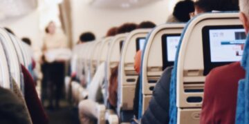 Hari Penerbangan Nasional 2022: 8 Benda yang Dilarang Dibawa di Pesawat_womanindonesia.co.id