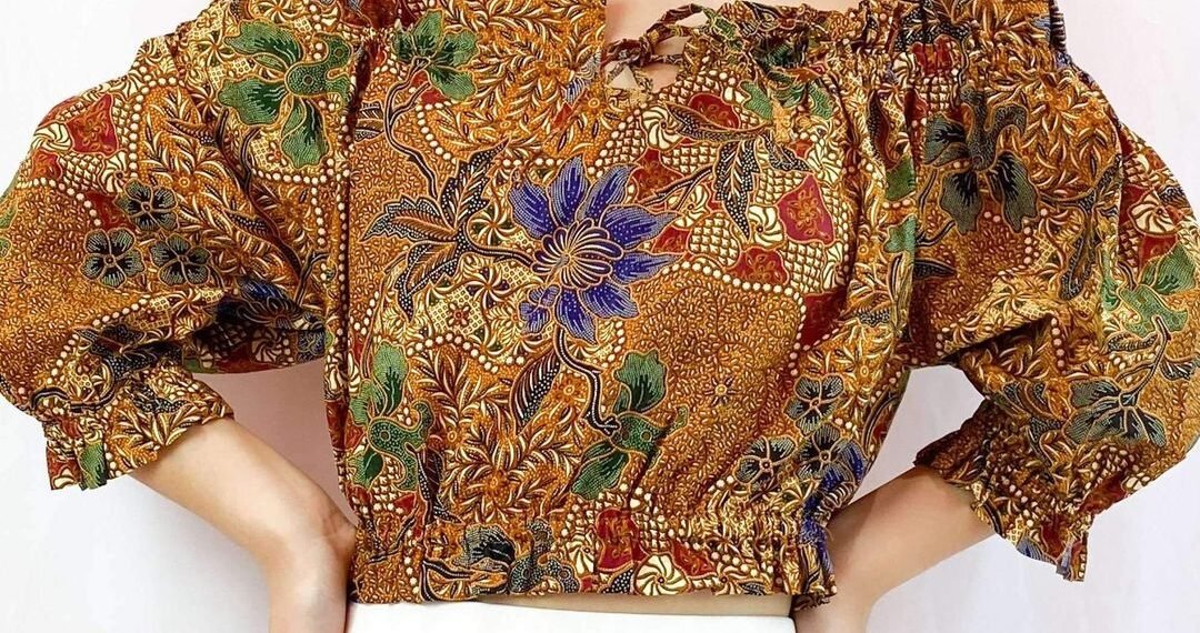 8 Inspirasi Padu Padan Baju Batik Agar Tidak Membosankan_womanindonesia.co.id