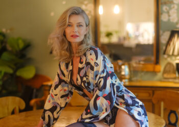 Model Senior Tetap Mempesona Meski Usia 50-an_womanindonesia.co.id