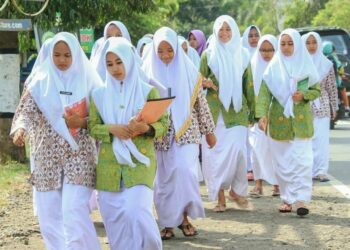 Hari Santri Nasional 2022: Sejarah Pondok Pesantren Tertua di Indonesia & Twibon Hari Santri_Womanindonesia.co.id
