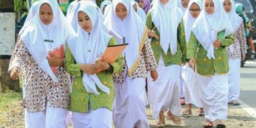 Hari Santri Nasional 2022: Sejarah Pondok Pesantren Tertua di Indonesia & Twibon Hari Santri_Womanindonesia.co.id