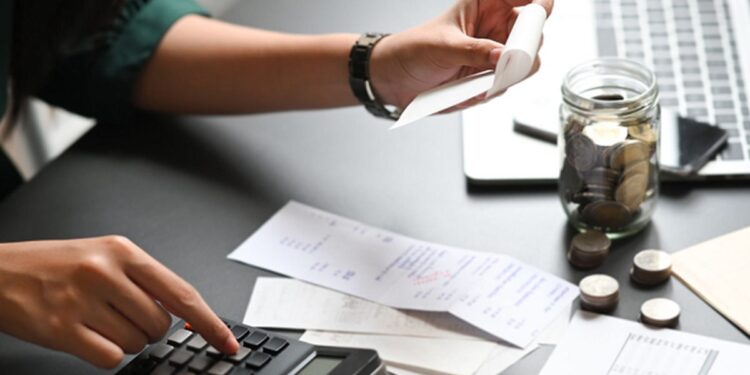 5 Tips Mengatur Keuangan Saat Hargai BBM Naik_womanindonesia.co.id