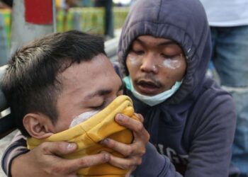 Ini Bahaya Gas Air Mata Bagi Paru-paru_womanindonesia.co.id