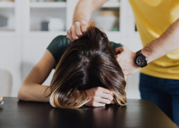 6 Alasan Korban KDRT Takut Melaporkan ke Polisi_womanindonesia.co.id