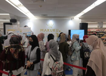 Ratusan Ibu Borong Popok Bayi_womanindonesia.co.id