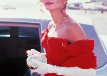 5 Gaya Busana Julia Roberts Dalam Film Pretty Woman yang Ikonik_womanindonesia.co.id