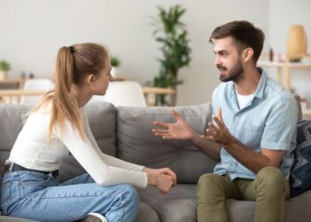 10 Tips Berkomunikasi Dengan Pasangan Saat Konflik Agar Tidak Fatal_womanindonesia.co.id