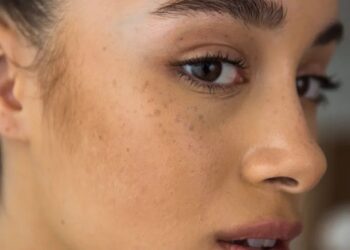 5 Tips Makeup Untuk Menyamarkan Flek Hitam_womanindonesia.co.id