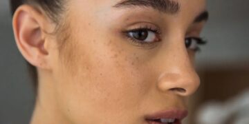 5 Tips Makeup Untuk Menyamarkan Flek Hitam_womanindonesia.co.id