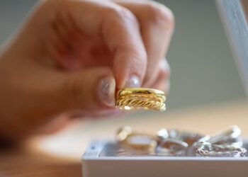 6 Tips Membersihkan Perhiasan Agar Kembali Berkilau_womanindonesia.co.id