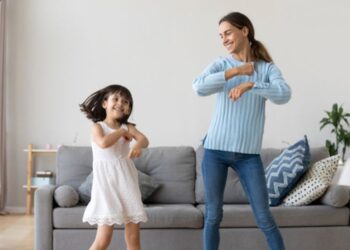 6 Cara Meningkatkan Mood Anak yang Banyak di Rumah_womaniindonesia.co.id