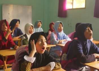 Hari Guru Nasional: Pesantren Abata Tumanggung Cetak 49 Calon Hafidz Tuna Rungu 25 Hari Guru Nasional: Pesantren Abata Tumanggung Cetak 49 Calon Hafidz Tuna Rungu_womanindonesia.co.id