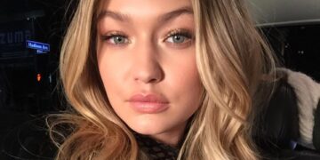 Gigi Hadid Hapus Twitter Setelah Dibeli Elon Musk_womanindonesia.co.id