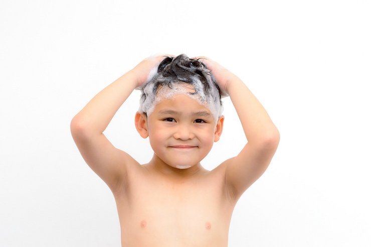 5 Tips Memilih Sampo Yang Aman untuk Si Kecil_womanindonesia.co.id