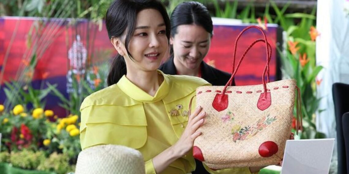 Kim Keon Hee Istri Presiden Korea Selatan Disalah Satu Kunjungan Saat KTT G20 DI Bali