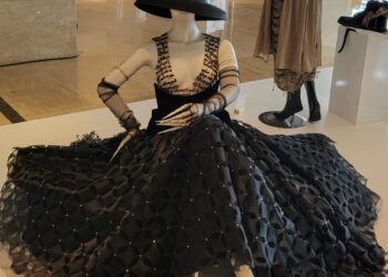 Creative Show 2022, Kolaborasi Musik dan Fashion Karya Desainer Muda_womanindonesia.co.id