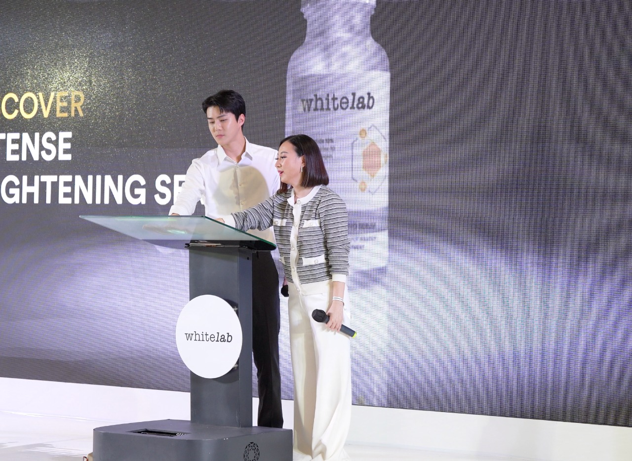 Oh Sehun Sapa Fans Pada Peluncuran Unveil the New Whitelab
