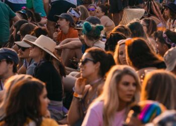 10 Tips Tetap Aman di Keramaian dan Situasi Berbahaya_womanindonesia.co.id