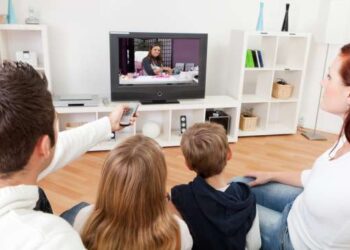 Hari Televisi Sedunia 21 November: Batasan Menonton Televisi Bagi Anak 13 Hari Televisi Sedunia 21 November: Batasan Menonton Televisi Bagi Anak_womanindonesia.co.id