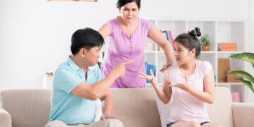 4 Pentingnya Komunikasi Keluarga Yang Sering Diabaikan_womanindonesia.co.id