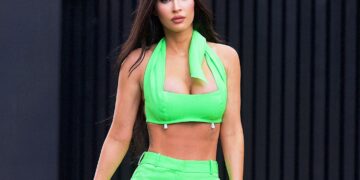 Pesona Baju Warna Hijau Inspirasi 6 Selebritis Dunia_womanindonesia.co.id