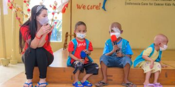 Jelang Natal dan Tahun Baru Fransisca Liem Beri Bantuan YKAKI_womanindonesia.co.id