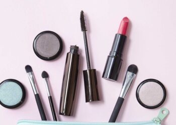 Makeup Kit yang Tepat Saat Liburan Agar Tidak Ribet_womanindonesia.co.id