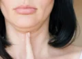 Tips Menghilangkan Double Chin yang Sering Dikeluhkan Perempuan_womanindonesia.co.id