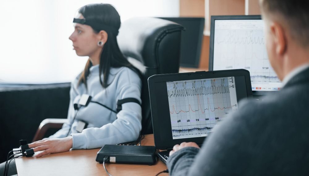 Cara Kerja Lie Detector, Benarkah Bisa Ungkap Kebohongan?_womanindonesia.co.id
