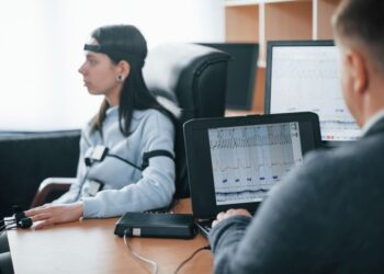 Cara Kerja Lie Detector, Benarkah Bisa Ungkap Kebohongan?_womanindonesia.co.id