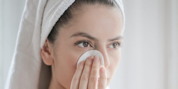 Kulit Sehat Tidak Harus Putih, Simak Tips Memilih Skincare yang Baik_womanindonesia.co.id
