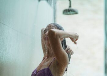 Plus dan Minus Mandi Air Hangat Bagi Kesehatan_womanindonesia.co.id