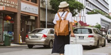 Gaya Stylist Namun Simple Saat Liburan_womanindonesia.co.id