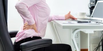 Terlalu Banyak Duduk di Meja Kerja Berisiko Penyakit Ini_womanindonesia.co.id