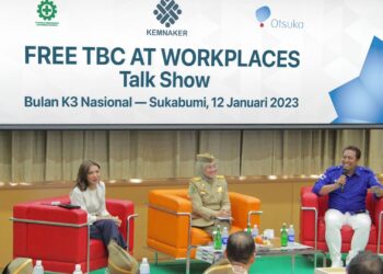 Najwa Sihab (Founder Narasi), Ida Fauziyah (Menteri Ketenagakerjaan RI) dan Sudarmadi Widodo (HRD and Corporate Communication Director Otsuka)