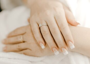 Cara Merawat Kuku Agar Putih dan Mengkilap Secara Alami_womanindonesia.co.id