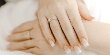 Cara Merawat Kuku Agar Putih dan Mengkilap Secara Alami_womanindonesia.co.id