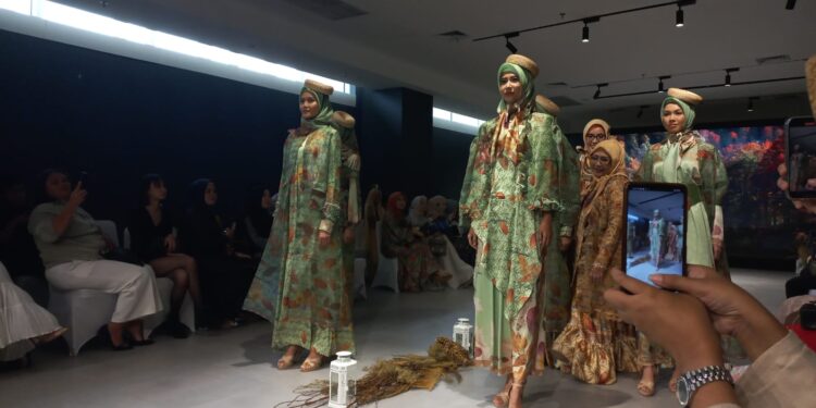 Indonesia Modest Fashion Desainer Gelar Acara Royal Raya Runway 2023_womanindonesia.co.id