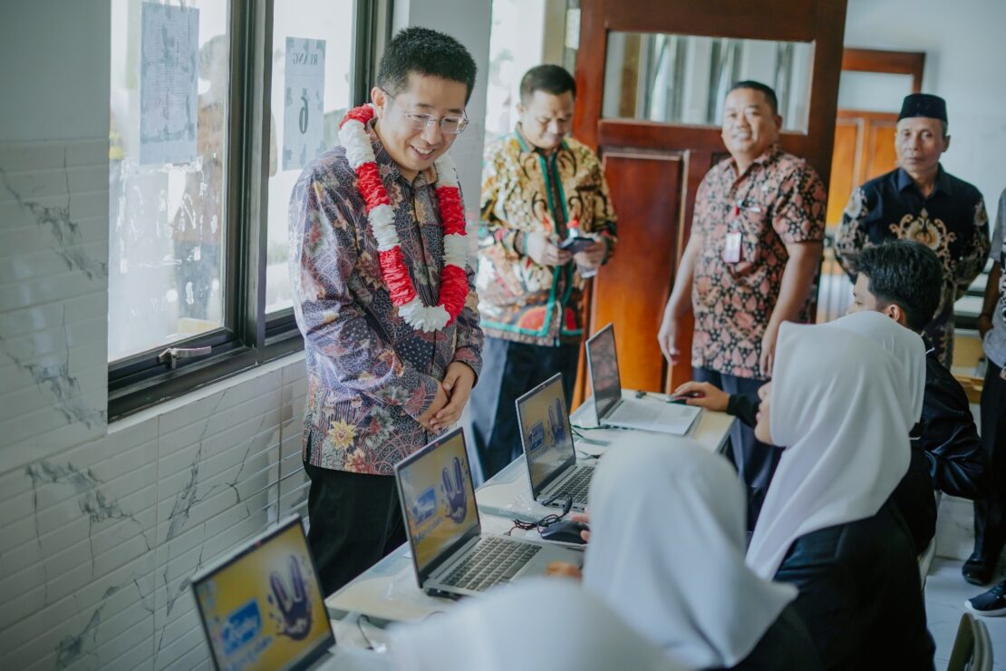 Joyday Sumbangkan Laptop untuk Pendidikan di Desa Sukamukti 2 Joyday Sumbangkan Laptop untuk Pendidikan di Desa Sukamukti_Womanindonesia.co.id