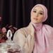 3 Model Hijab Ala Adelia Pasha dengan Koleksi Seradia 8 3 Model Hijab Ala Adelia Pasha dengan Koleksi Seradia_Womanindonesia.co.id